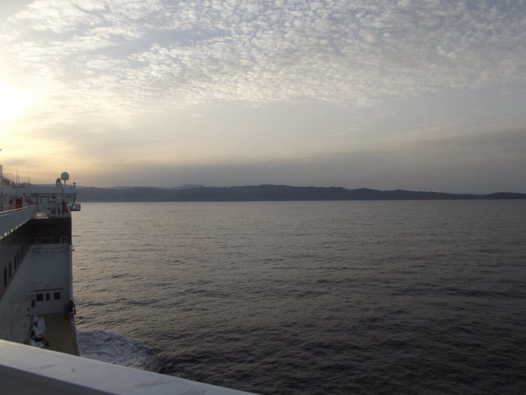 Vue de la Corse en approche d'Ajaccio, depuis A Nepita, tribord.