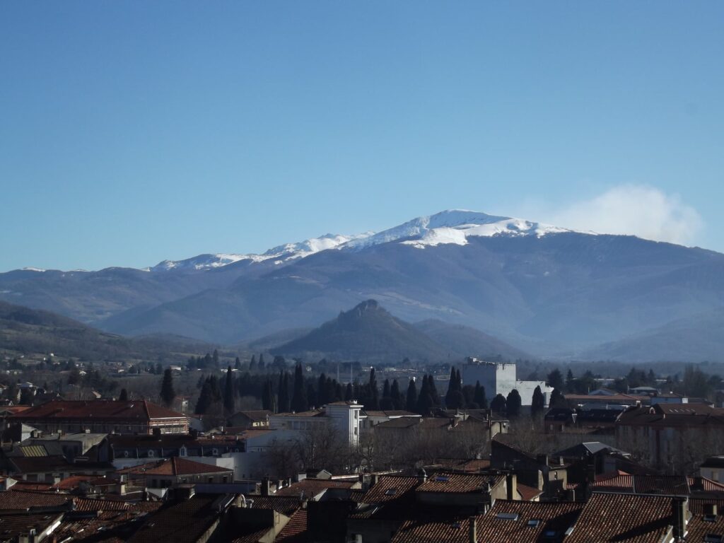 Les Pyrénées vues de Foix, vers le sud.