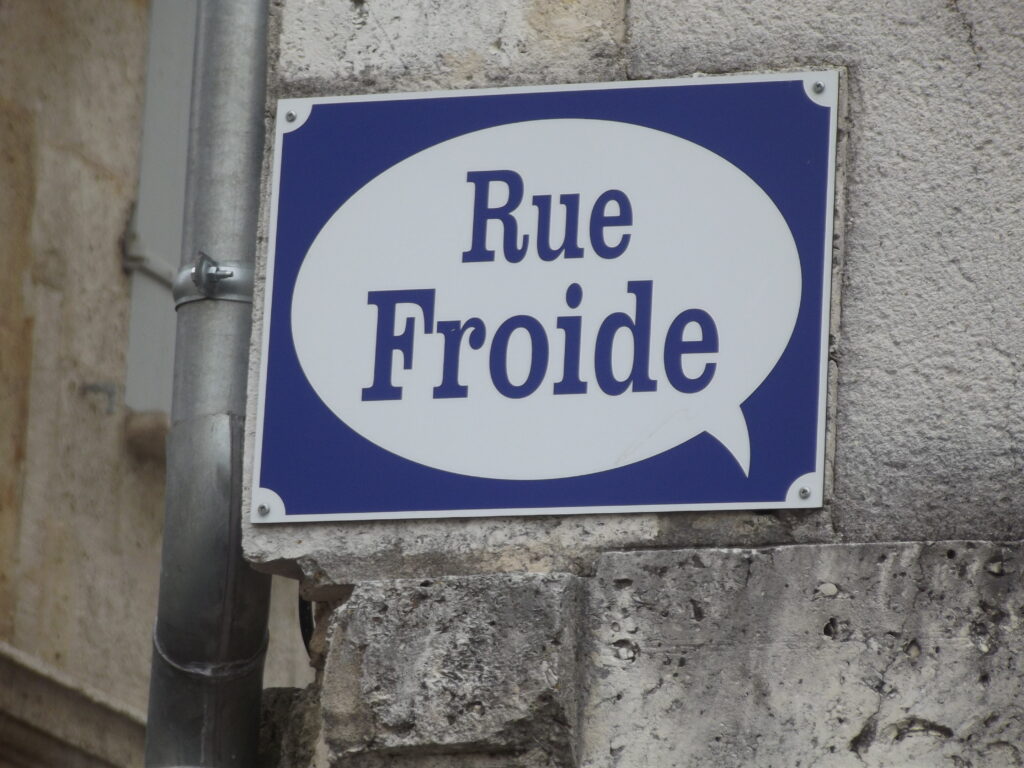 Plaque de rue en forme de bulle: rue Froide