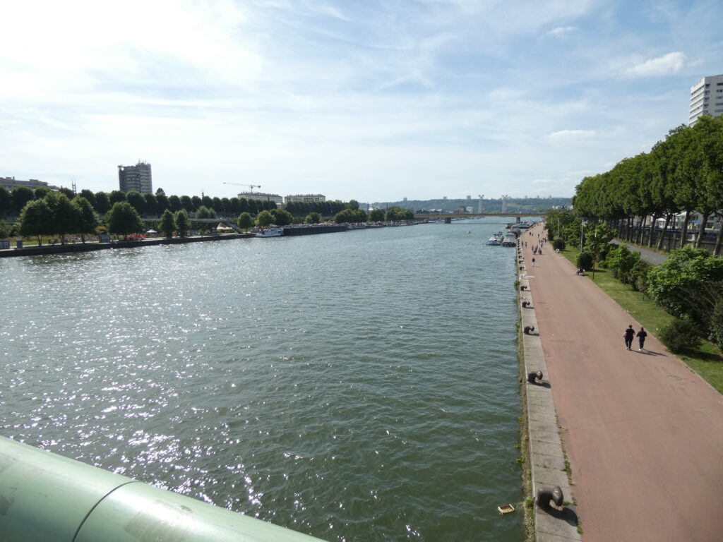 La Seine, vers l'aval, sur le Pont Jeanne d'Arc