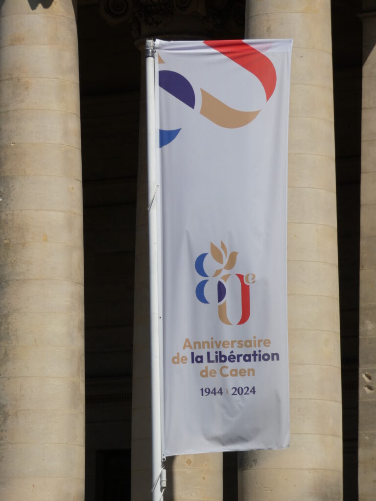 Bannière commémorative
Inscription: 80e Anniversaire de la Libération de Caen, 1944 - 2024