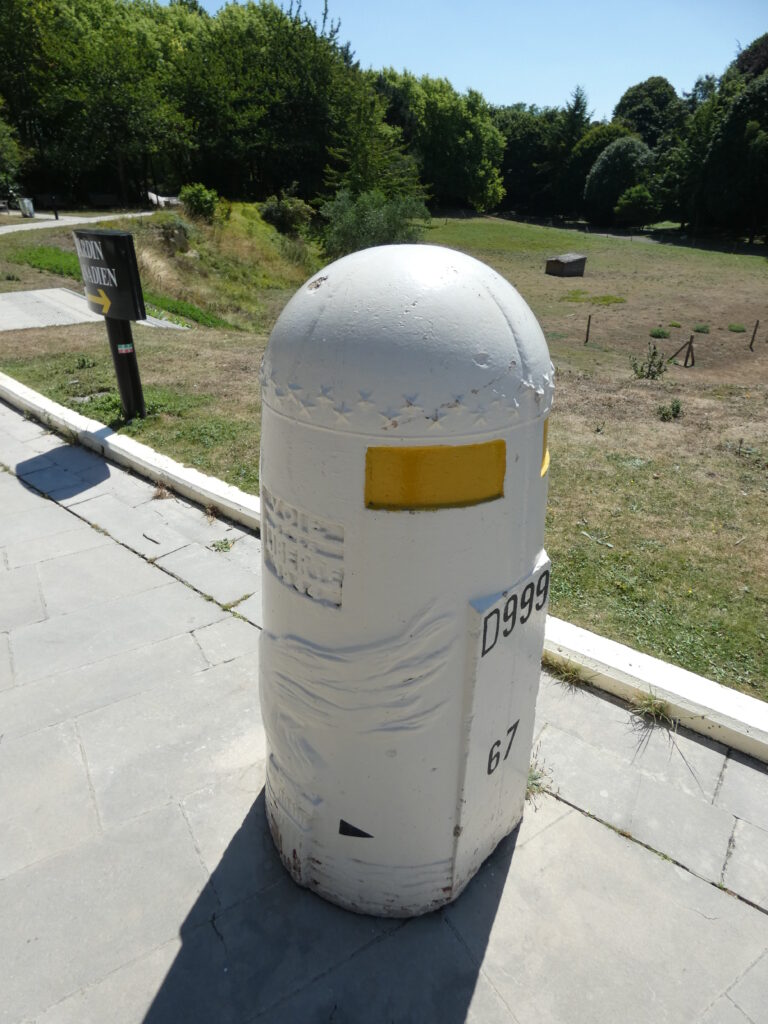 Borne kilométrique de la Voie de la Liberté, D999, kilomètre 67